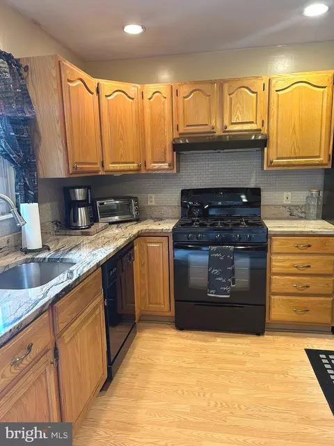 Kitchen - 7842 Outing Ave, Pasadena, MD 21122 photo 2 of 2