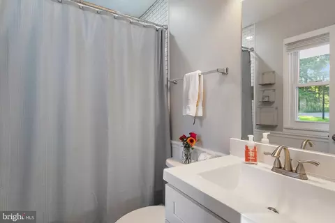 Bath - 1961 Sigfrid Ct, Annapolis, MD 21401 photo 1 of 2