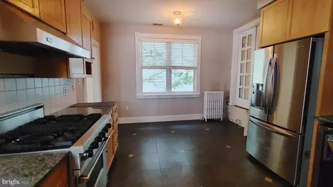 Entry Way - 34 Lafayette Ave, Annapolis, MD 21401 photo 2 of 5