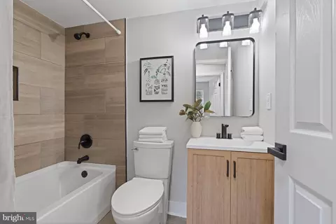 Bath - 930 Truro Ln, Crofton, MD 21114 photo 1 of 2