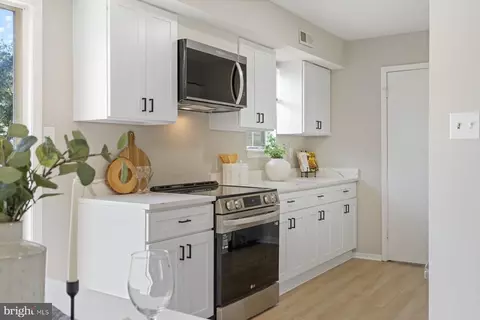 Kitchen - 930 Truro Ln, Crofton, MD 21114 photo 2 of 3