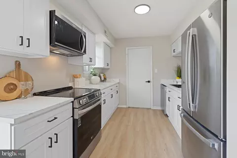 Kitchen - 930 Truro Ln, Crofton, MD 21114 photo 1 of 3