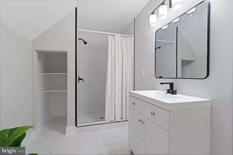 Bath - 930 Truro Ln, Crofton, MD 21114 photo 2 of 2