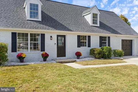 Exterior - 930 Truro Ln, Crofton, MD 21114 photo 2 of 6