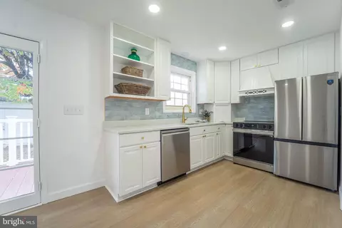 Kitchen - 865 Hillside Ave, Edgewater, MD 21037 photo 1 of 2