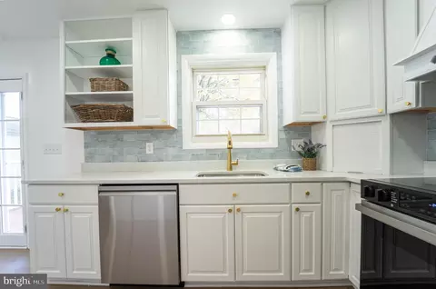 Kitchen - 865 Hillside Ave, Edgewater, MD 21037 photo 2 of 2