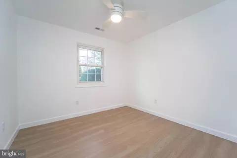 Bedroom - 865 Hillside Ave, Edgewater, MD 21037 photo 1 of 3