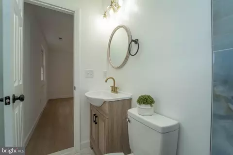 Entry Way - 865 Hillside Ave, Edgewater, MD 21037 photo 1 of 4
