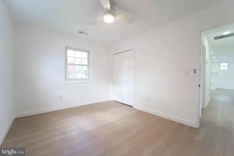 Bedroom - 865 Hillside Ave, Edgewater, MD 21037 photo 2 of 3