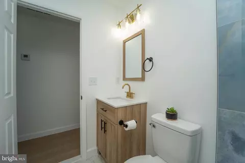 Bath - 865 Hillside Ave, Edgewater, MD 21037 photo 3 of 3