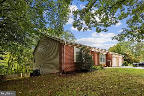 Exterior - 1003 Mastline Dr, Annapolis, MD 21401 photo 8 of 15