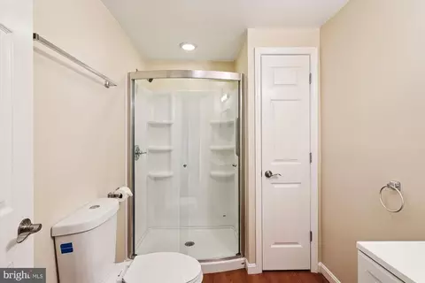 Bath - 1003 Mastline Dr, Annapolis, MD 21401 photo 3 of 4