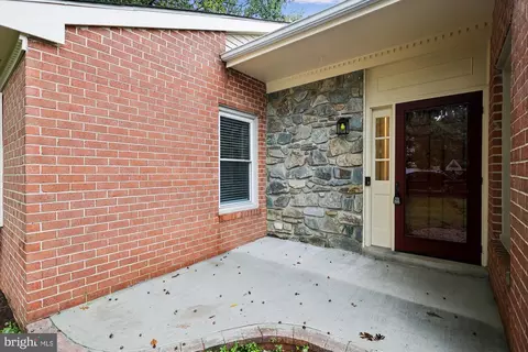 Exterior - 1003 Mastline Dr, Annapolis, MD 21401 photo 9 of 15