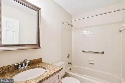 Bath - 1003 Mastline Dr, Annapolis, MD 21401 photo 2 of 4