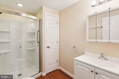Bath - 1003 Mastline Dr, Annapolis, MD 21401 photo 4 of 4