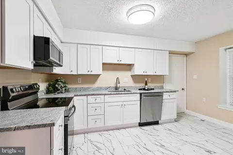 Kitchen - 1003 Mastline Dr, Annapolis, MD 21401 photo 3 of 4