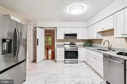 Kitchen - 1003 Mastline Dr, Annapolis, MD 21401 photo 1 of 4