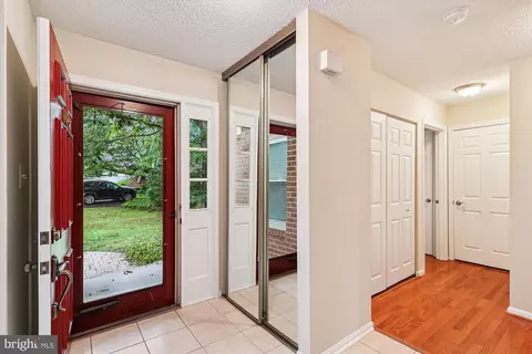 Entry Way - 1003 Mastline Dr, Annapolis, MD 21401 photo 4 of 4
