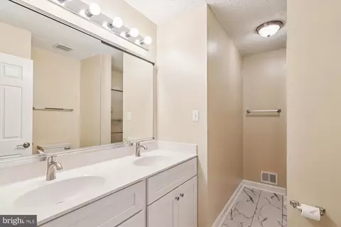 Bath - 1003 Mastline Dr, Annapolis, MD 21401 photo 1 of 4