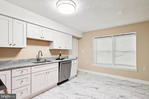 Kitchen - 1003 Mastline Dr, Annapolis, MD 21401 photo 4 of 4