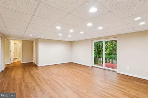 Living - 1003 Mastline Dr, Annapolis, MD 21401 photo 4 of 5