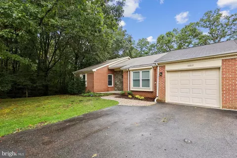 Exterior - 1003 Mastline Dr, Annapolis, MD 21401 photo 7 of 15