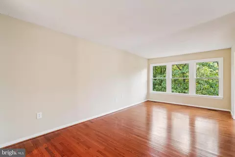 Living - 1003 Mastline Dr, Annapolis, MD 21401 photo 5 of 5