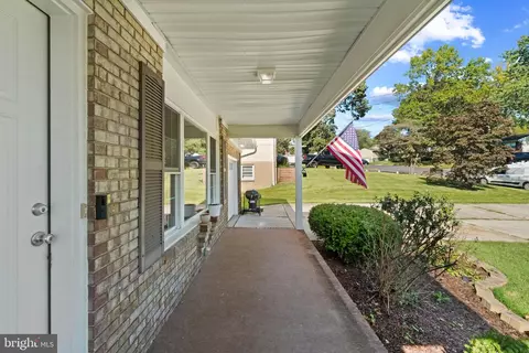210 Oak Dr, Pasadena, MD 21122 photo 3