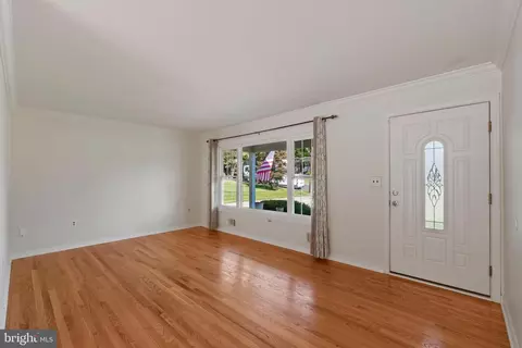 210 Oak Dr, Pasadena, MD 21122 photo 6