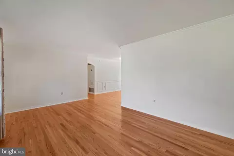210 Oak Dr, Pasadena, MD 21122 photo 5