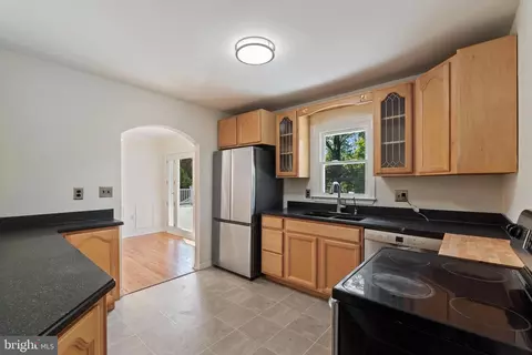 210 Oak Dr, Pasadena, MD 21122 photo 11