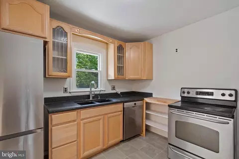 210 Oak Dr, Pasadena, MD 21122 photo 13
