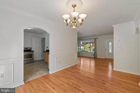 210 Oak Dr, Pasadena, MD 21122 photo 9