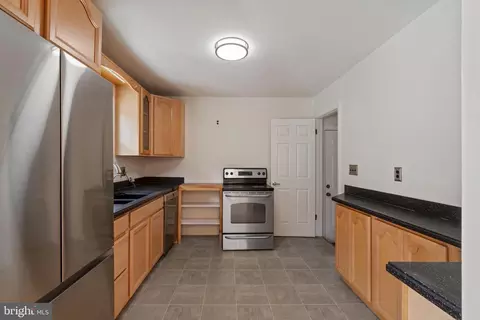 210 Oak Dr, Pasadena, MD 21122 photo 10