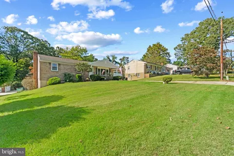 210 Oak Dr, Pasadena, MD 21122 photo 2