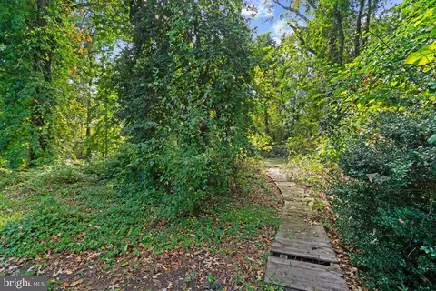 210 Oak Dr, Pasadena, MD 21122 photo 38
