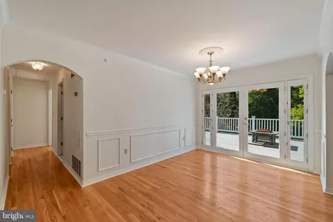 210 Oak Dr, Pasadena, MD 21122 photo 8