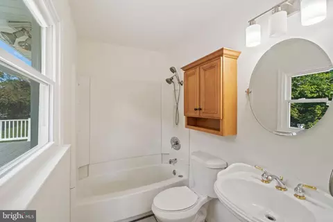 210 Oak Dr, Pasadena, MD 21122 photo 28