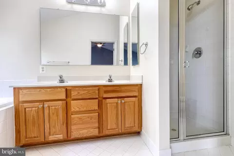 Bath - 1217 Birchleaf Ct, Crofton, MD 21114 photo 2 of 3