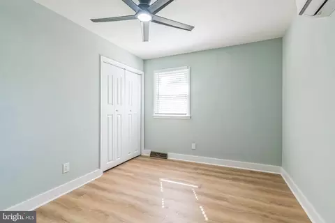 Entry Way - 508 Harbor Dr, Annapolis, MD 21403 photo 4 of 6