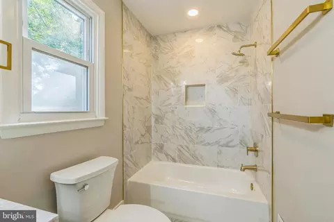 Bath - 508 Harbor Dr, Annapolis, MD 21403 photo 2 of 2