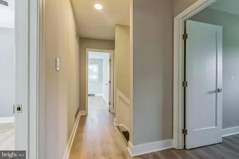 Entry Way - 508 Harbor Dr, Annapolis, MD 21403 photo 3 of 6