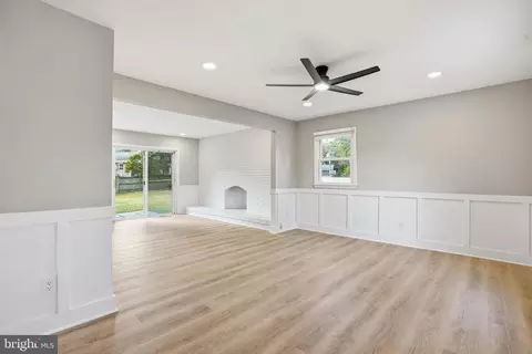 Living - 508 Harbor Dr, Annapolis, MD 21403 photo 1 of 5