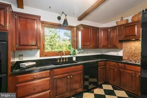 Kitchen - 1534 Circle Dr, Annapolis, MD 21409 photo 2 of 3