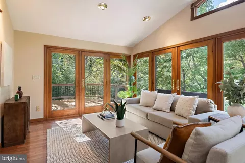 Living - 1534 Circle Dr, Annapolis, MD 21409 photo 1 of 2
