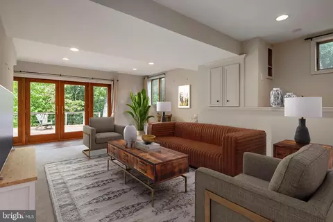 Living - 1534 Circle Dr, Annapolis, MD 21409 photo 2 of 2