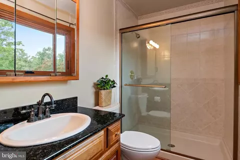 Bath - 1534 Circle Dr, Annapolis, MD 21409 photo 1 of 3
