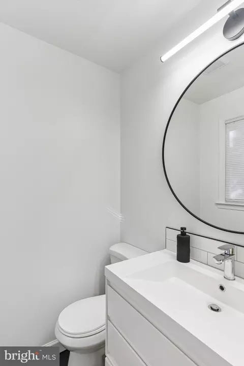 Bath - 761 212th St, Pasadena, MD 21122 photo 2 of 4