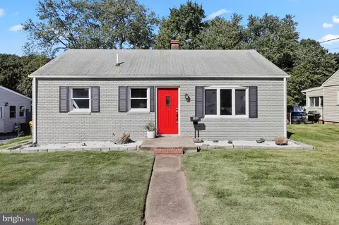102 Garrett Rd, Glen Burnie, MD 21060