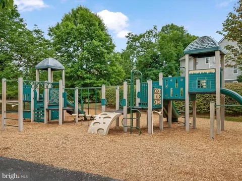 View/Area - 2604 Streamview Dr, Odenton, MD 21113 photo 4 of 7